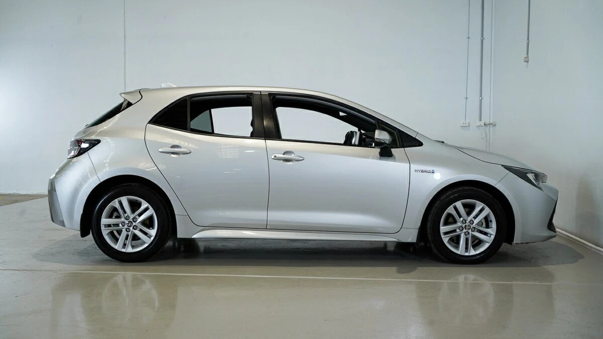 2020 Toyota Corolla ASCENT SPORT HYBRID Used 73,969km Auto Petrol - Image 4