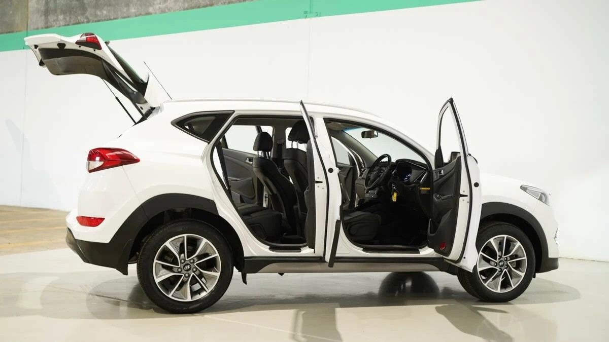 2018 Hyundai Tucson ACTIVE X Used 35,701km Auto Petrol - Image 2