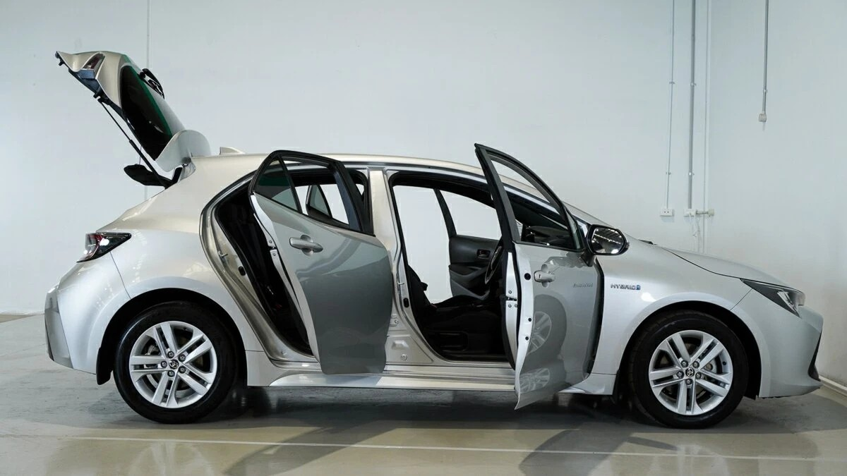 2020 Toyota Corolla ASCENT SPORT HYBRID Used 73,969km Auto Petrol - Image 5