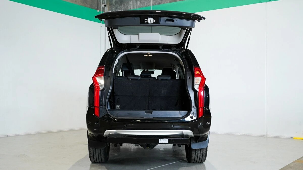 2016 Mitsubishi Pajero Sport EXCEED Used 51,047km Auto Diesel - Image 5