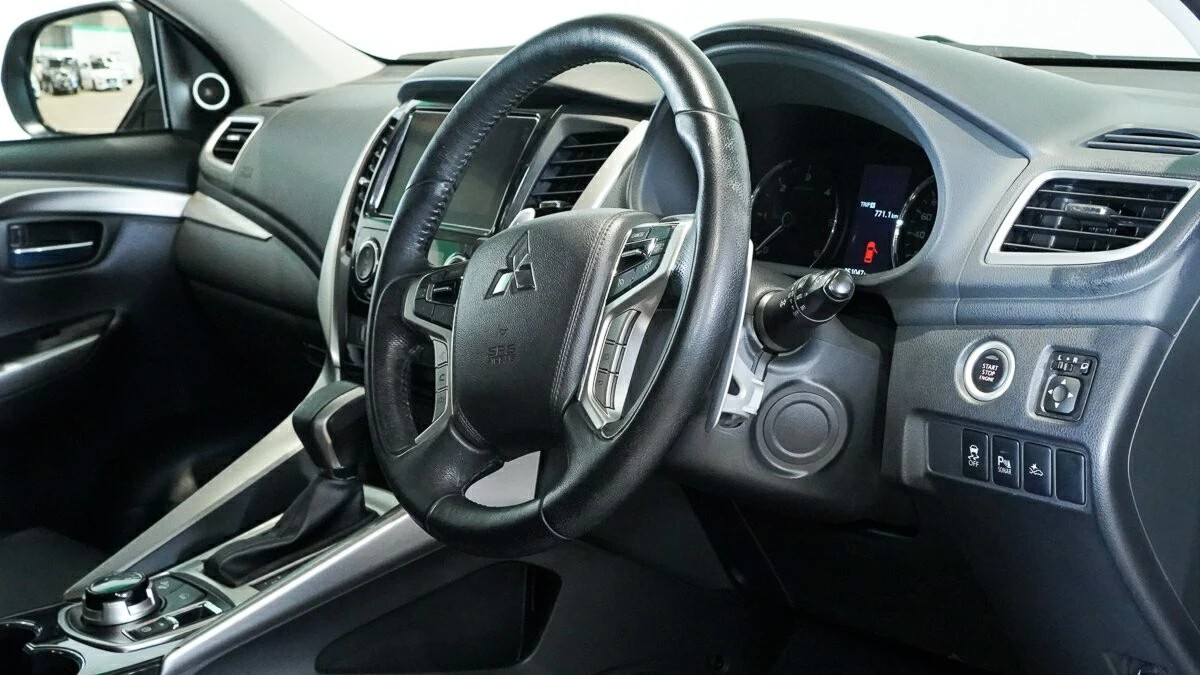 2016 Mitsubishi Pajero Sport EXCEED Used 51,047km Auto Diesel - Image 3